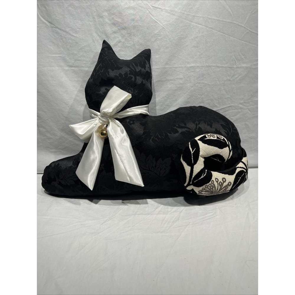 uno alla volta letizias hand stiched Black cat pillow Wn8g12060 Exclusive